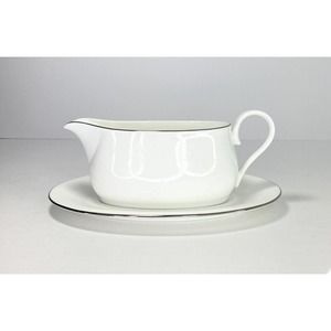 Mikasa ROSE DAMASK, Bone China Gravy Boat w/Under-plate, 8 3/4” CAE20 Japan